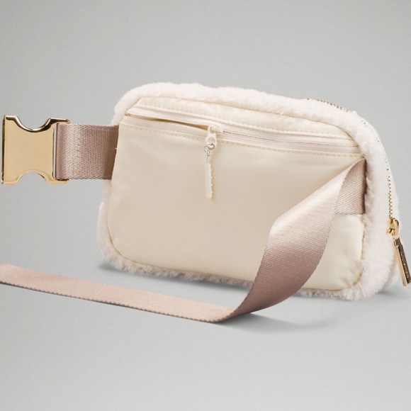 NWT Lululemon Everywhere fleece belt bag - Picture 5 of 6